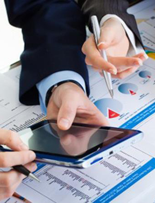  Hands holding an iPad